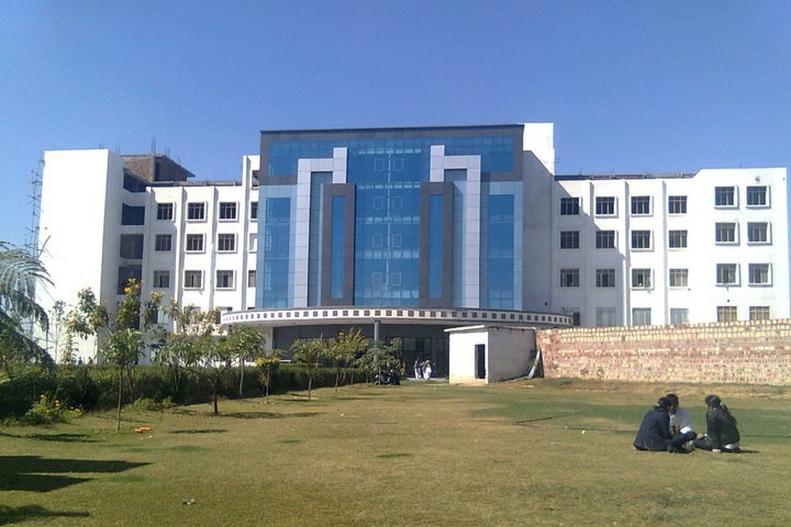 https://cache.careers360.mobi/media/colleges/social-media/media-gallery/3640/2019/1/7/Campus View of Nikhil Institute of Engineering and Management Mathura_Campus-View.jpg